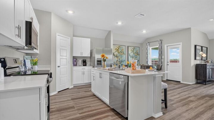 Property Photo: 916 Traction Trail TX 76031