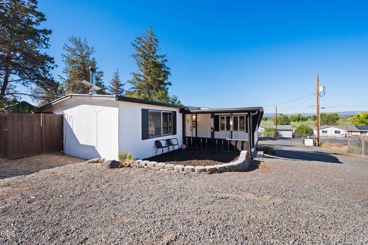 Property Photo:  996 SW Crestview Road  OR 97754 