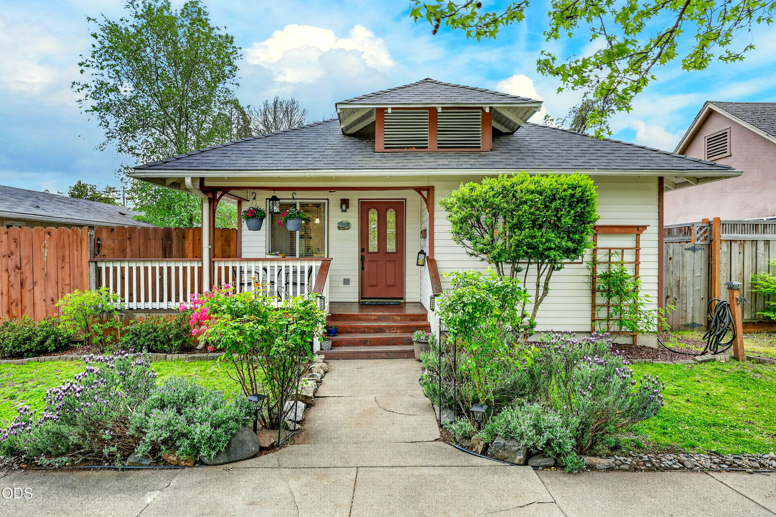 Property Photo:  1117 W 9th Street  OR 97501 