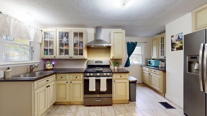 Property Photo:  4 Pomona Rd  MA 01602 