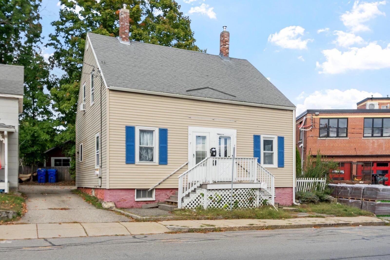 Property Photo:  5 Summer Street 5  MA 01754 