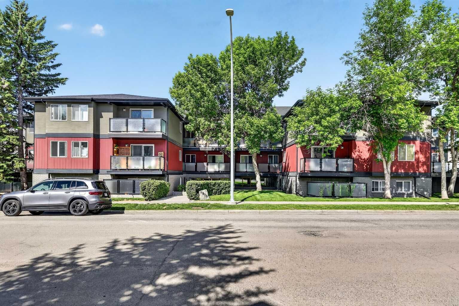 Property Photo:  1915 26 Street SW 204  AB T3E 2A2 