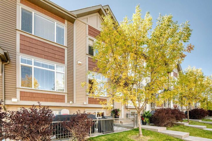 Property Photo:  638 Copperpond Boulevard SE  AB T2Z 5B9 