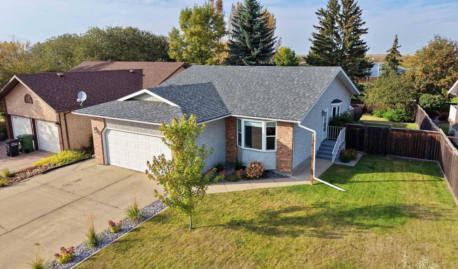 Property Photo:  6534 52 Avenue  AB T9X 1X6 