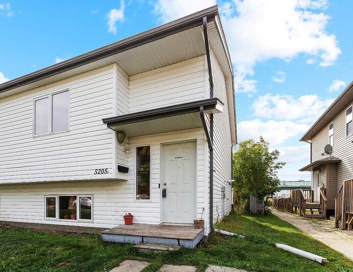 Property Photo:  5205B 52 Avenue  AB T4V 4M3 