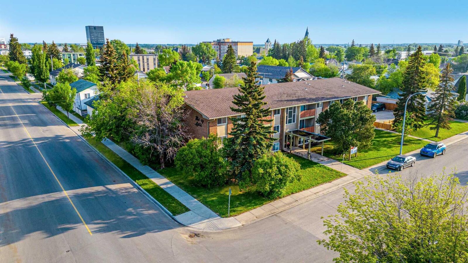 Property Photo:  10105 107 Avenue  AB T8V 1M1 