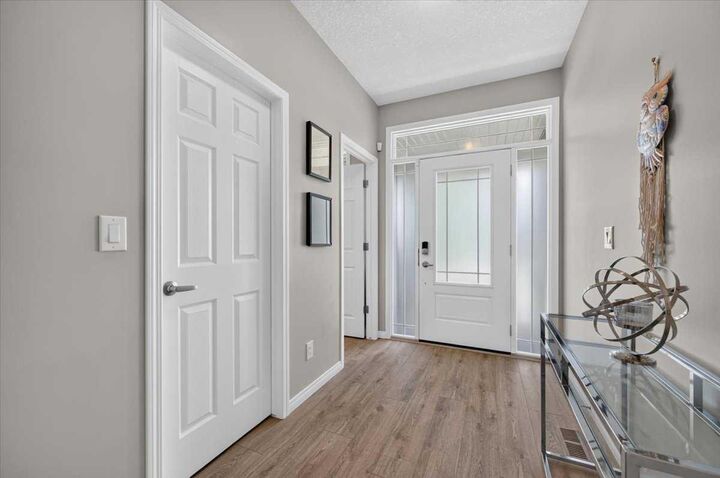 Property Photo:  33 Yorkville Green SW  AB T2X 4J8 