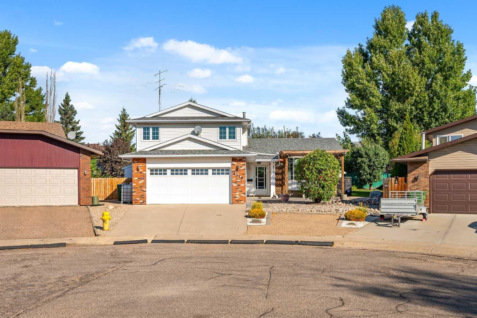 Property Photo:  4019 58 Avenue Close  AB T9V 2P6 