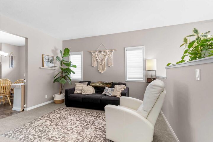 Property Photo:  20 Radcliff Way  AB T4S 0K1 