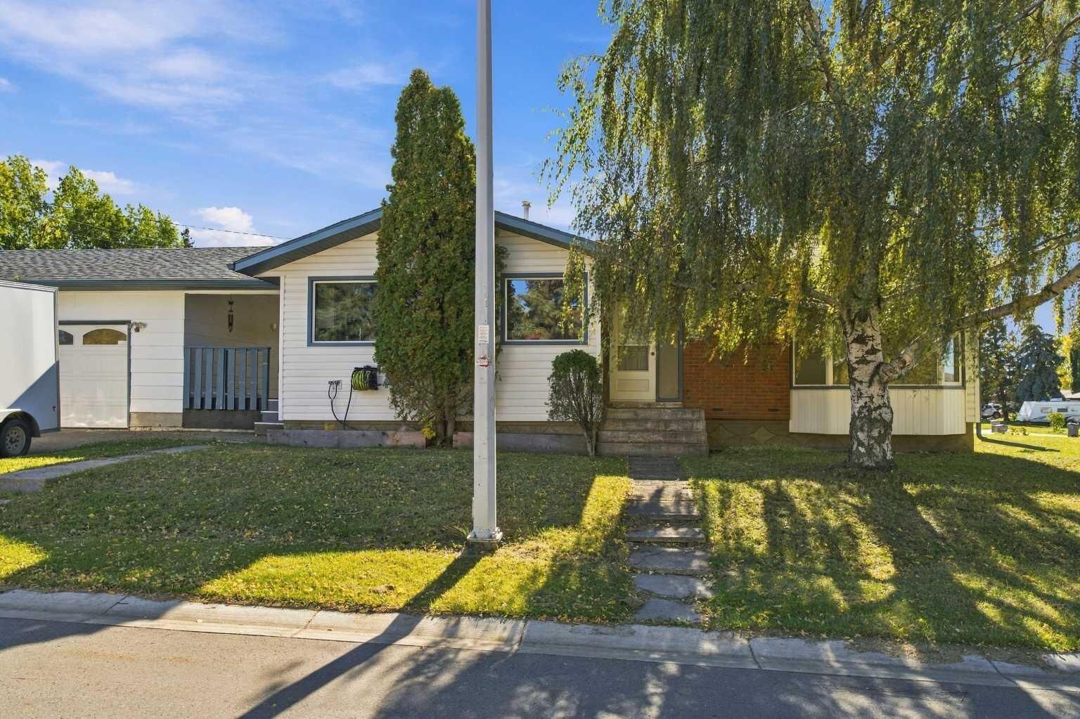 Property Photo:  11107 94 Street  AB T8V 1Y8 