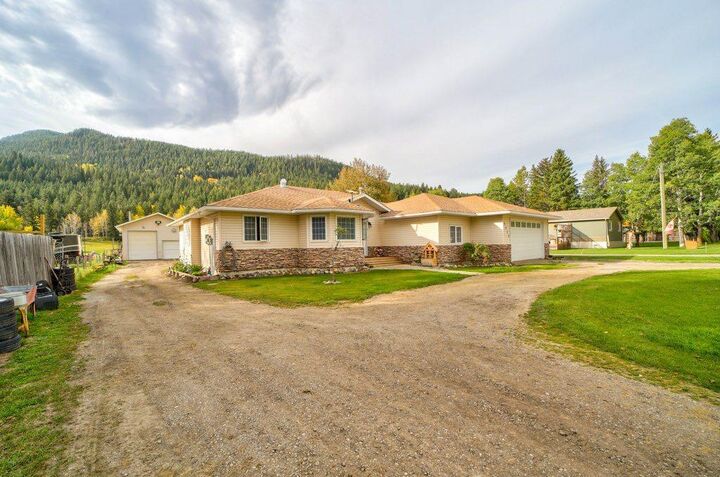 Property Photo:  6018 16 Avenue  AB T0K 0M0 