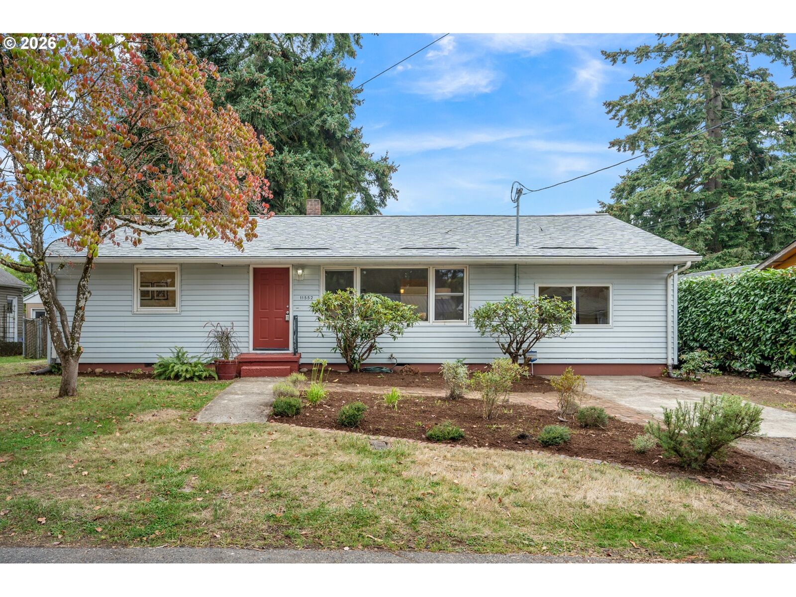 Property Photo:  11552 SE Hawthorne St  OR 97216 