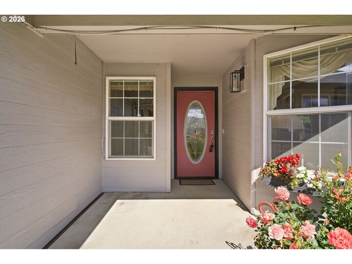 Property Photo:  1549 SW Fellows St  OR 97128 