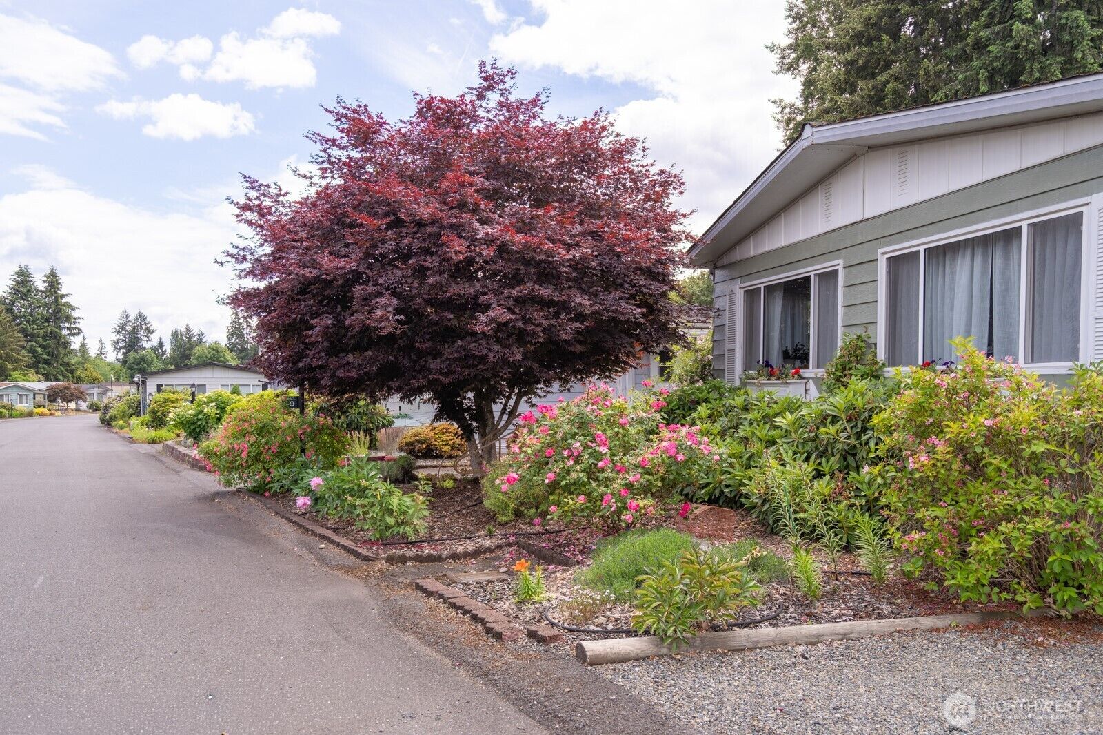 Property Photo:  1121  244th Street SW 19  WA 98021 