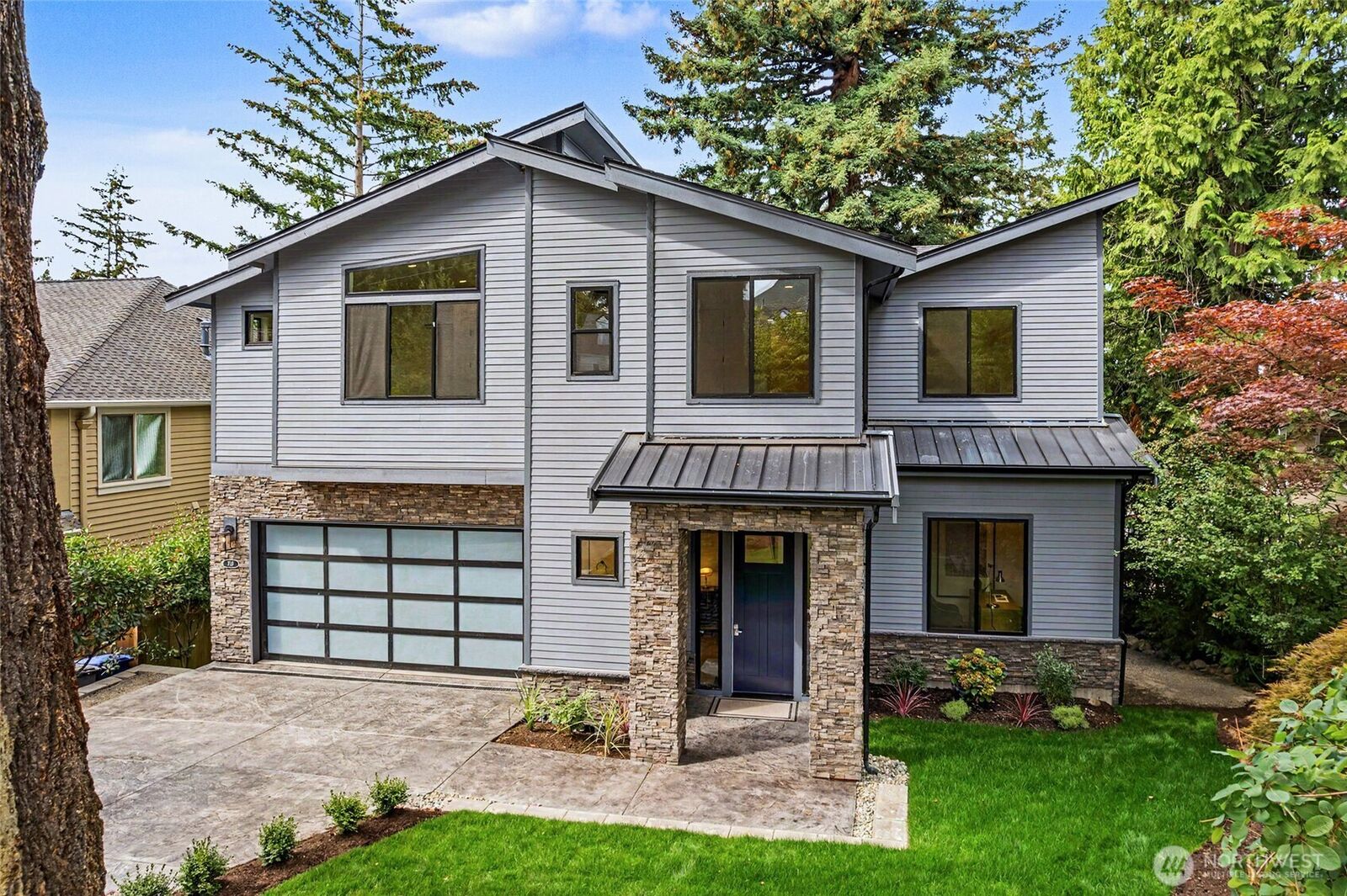 Property Photo:  719  95th Avenue NE  WA 98004 