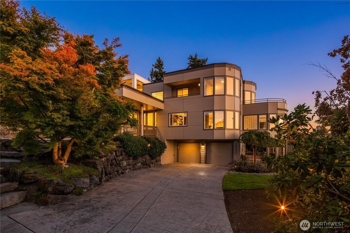 Property Photo:  10225 NE 62nd Street  WA 98033 