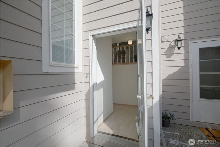 Property Photo:  7202 NE 171st Lane  WA 98028 