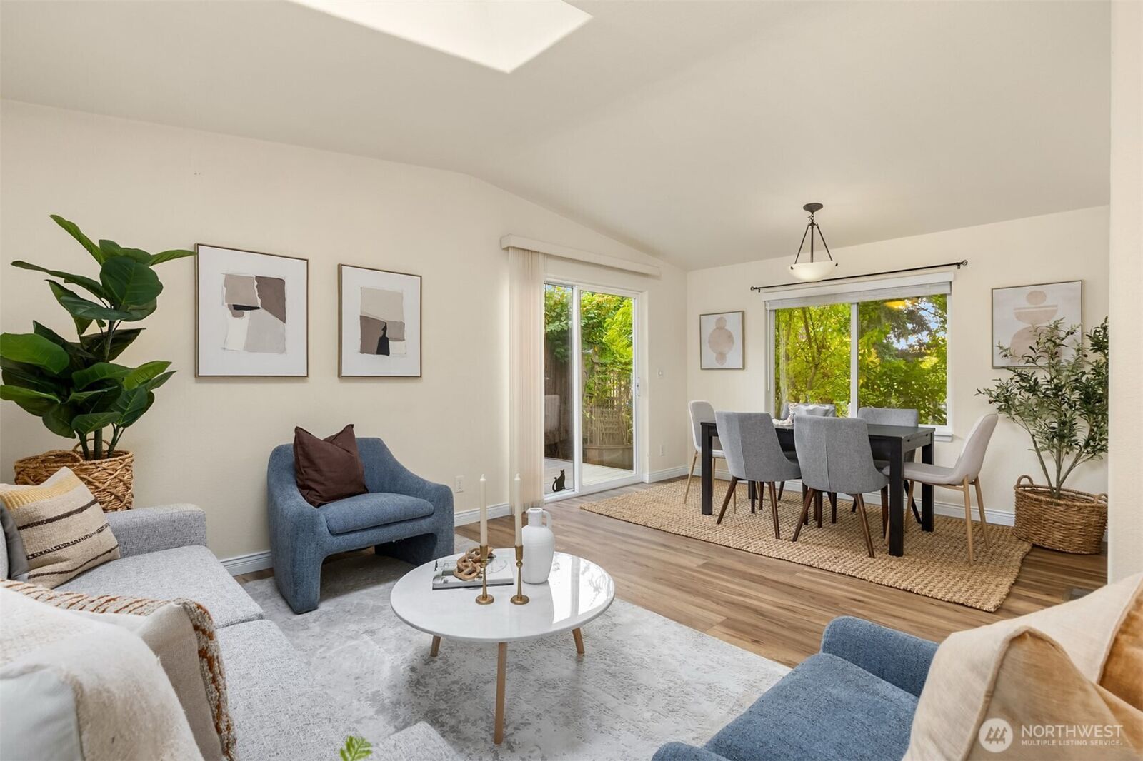 Property Photo: 216 Madrona Way NE WA 98110