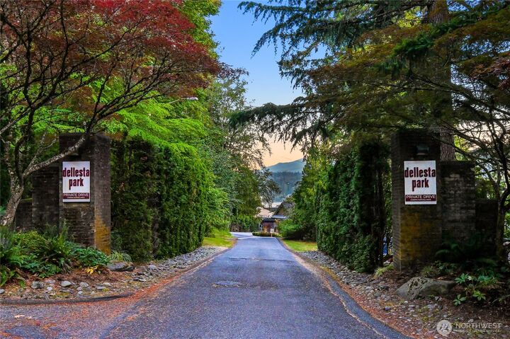 Property Photo:  2076  Dellesta Drive  WA 98226 