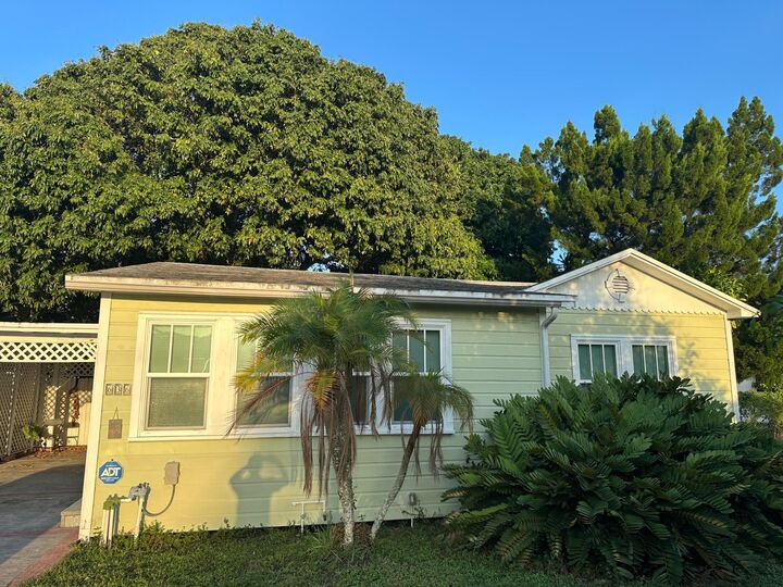 Property Photo:  636 SW 7th Avenue  FL 33315 