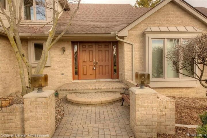 Property Photo:  4316 Lehigh Drive  MI 48098 