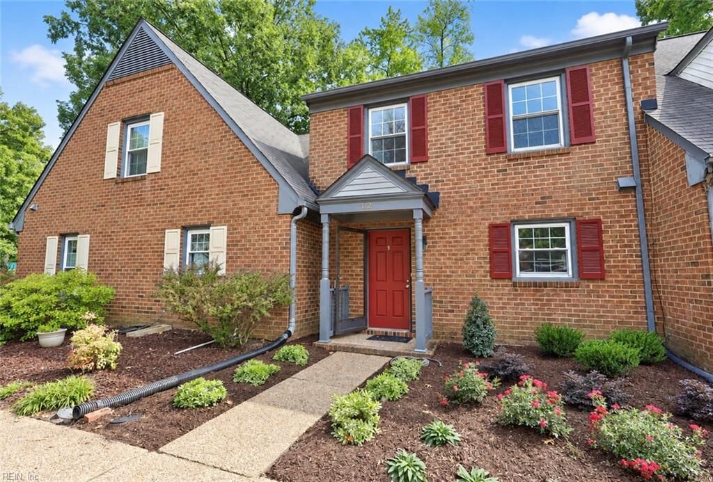 Property Photo:  112 Wellesley Dr  VA 23606 
