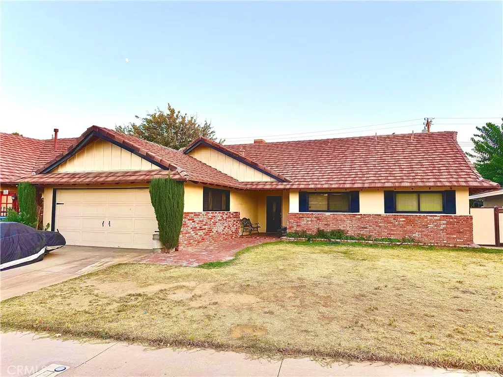Property Photo:  1524 W Kildare  CA 93534 