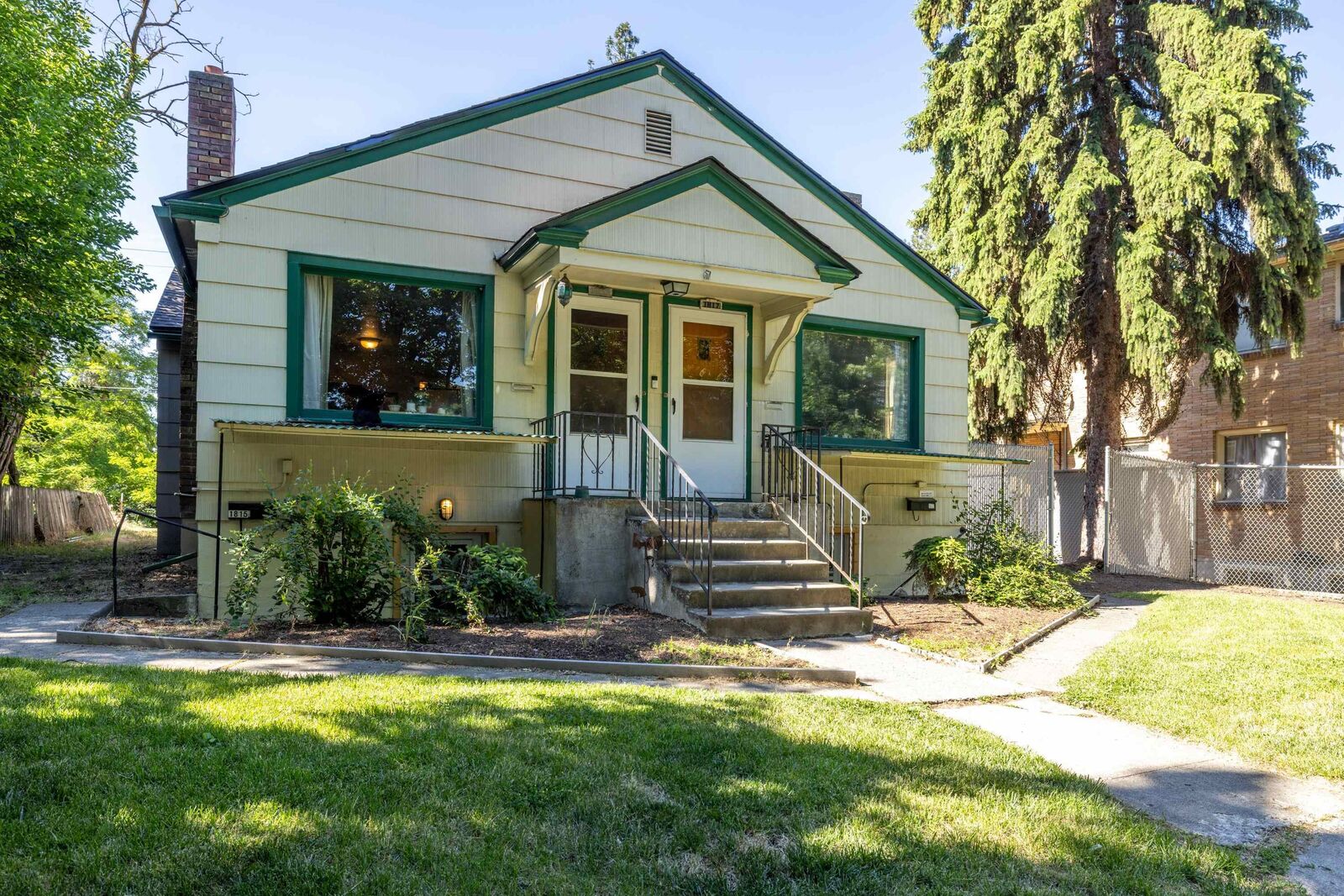 Property Photo:  1815 W 10th Ave  WA 99204 