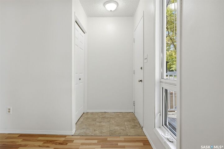 Property Photo:  185 Thomson Avenue  SK S4N 5L2 