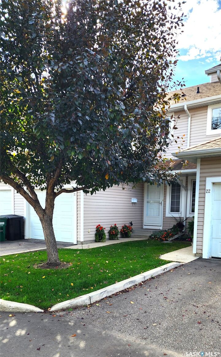 Property Photo:  215 Pinehouse Drive 23  SK S7K 6N9 