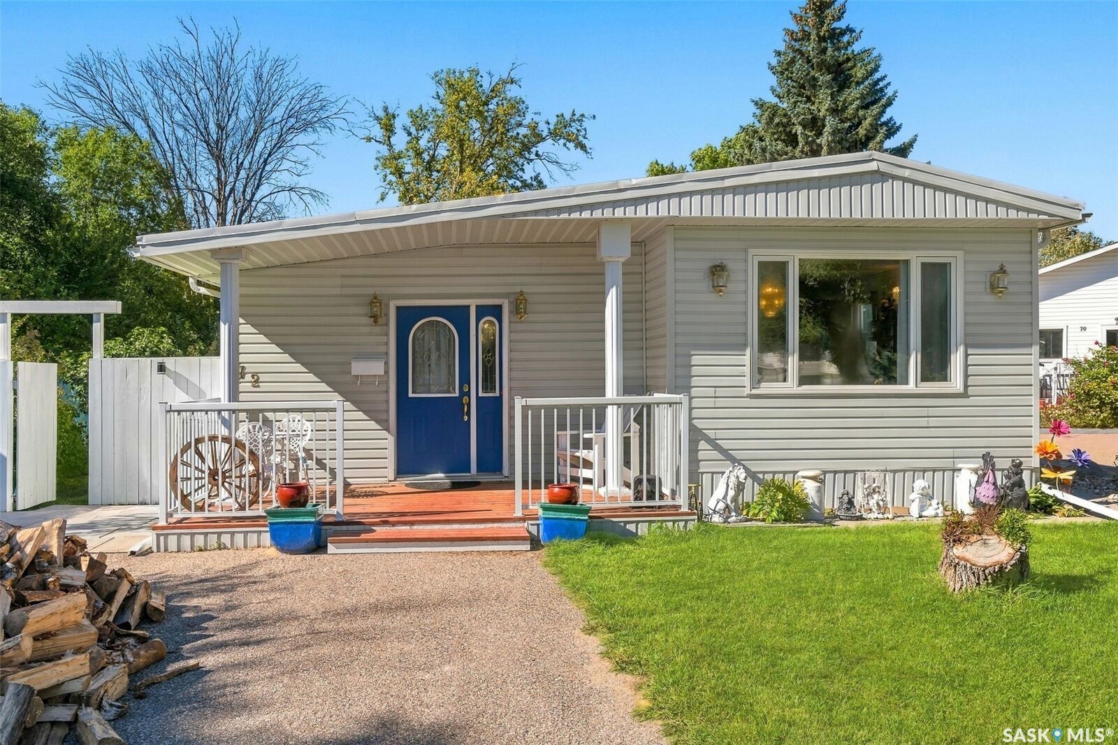 Property Photo:  72 The Cove Road  SK S4L 1B3 