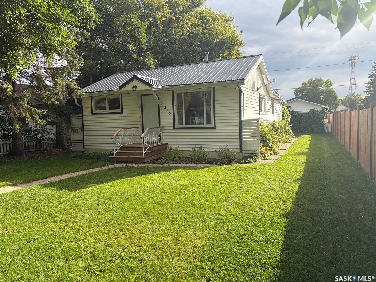 Property Photo:  210 2nd Street NW  SK S0A 4J0 