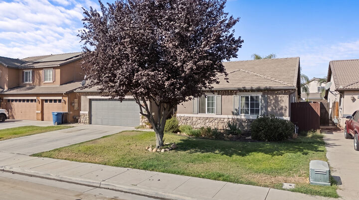 Property Photo:  2215 Fiori Street  CA 93215 