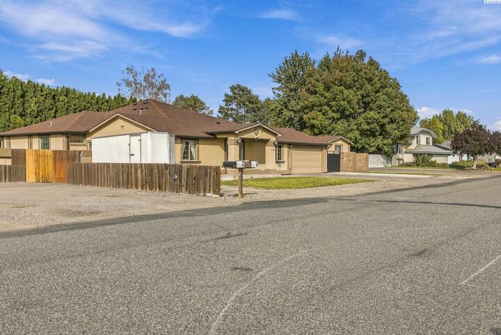 Property Photo:  6205 Melville Rd  WA 99301 