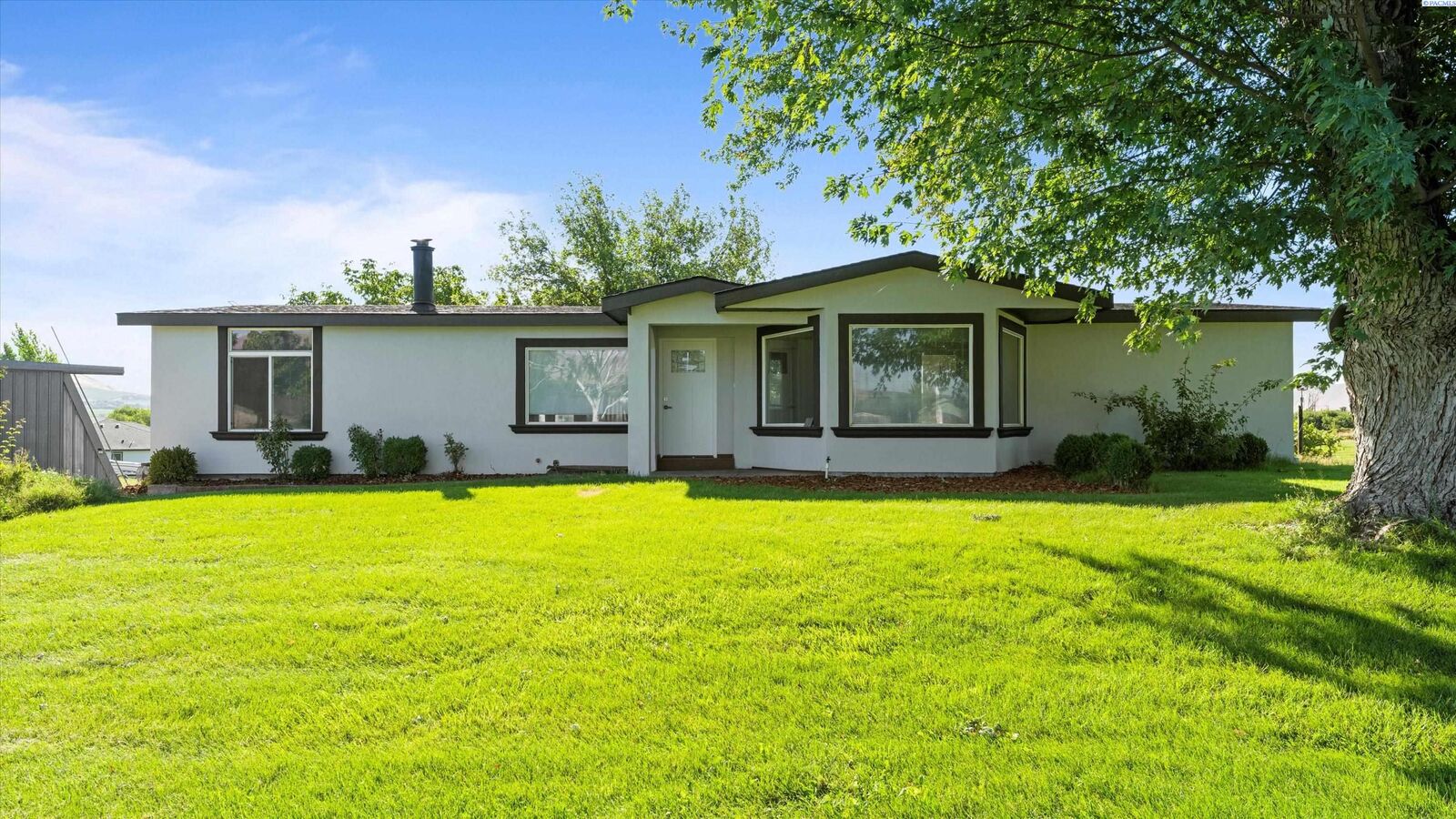 Property Photo: 2105 E Mason Pr NE WA 99320