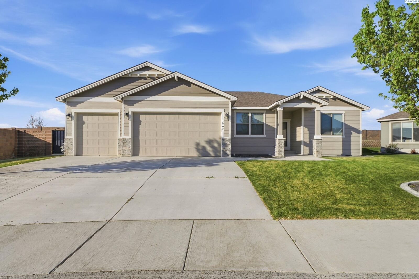 Property Photo:  7207 Courtney Ct  WA 99301 