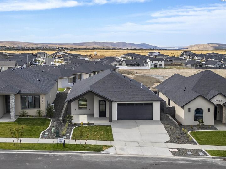 Property Photo:  2999 Meadowlark Ave  WA 99352 