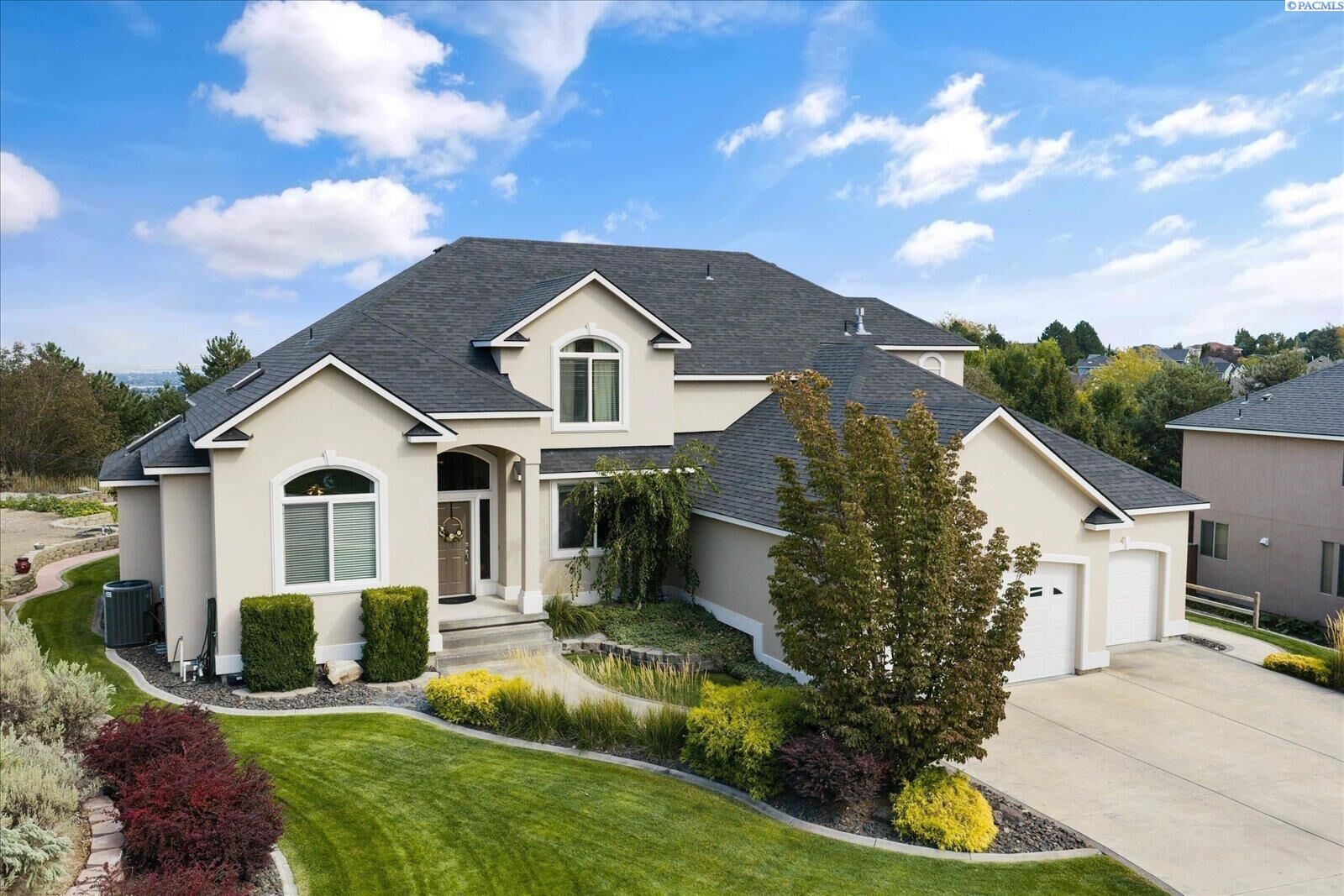 Property Photo:  824 Rand Dr  WA 99352 