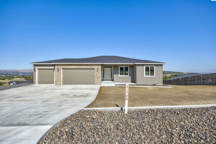Property Photo:  21708 E Plum Place  WA 99320 