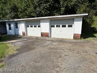 Property Photo:  2101 Mount Sinai Road  NC 28697 