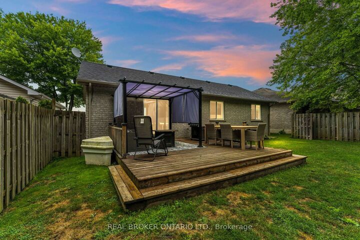 Photo de la propriété: 53 Hawtrey Road ON N4B 2W5