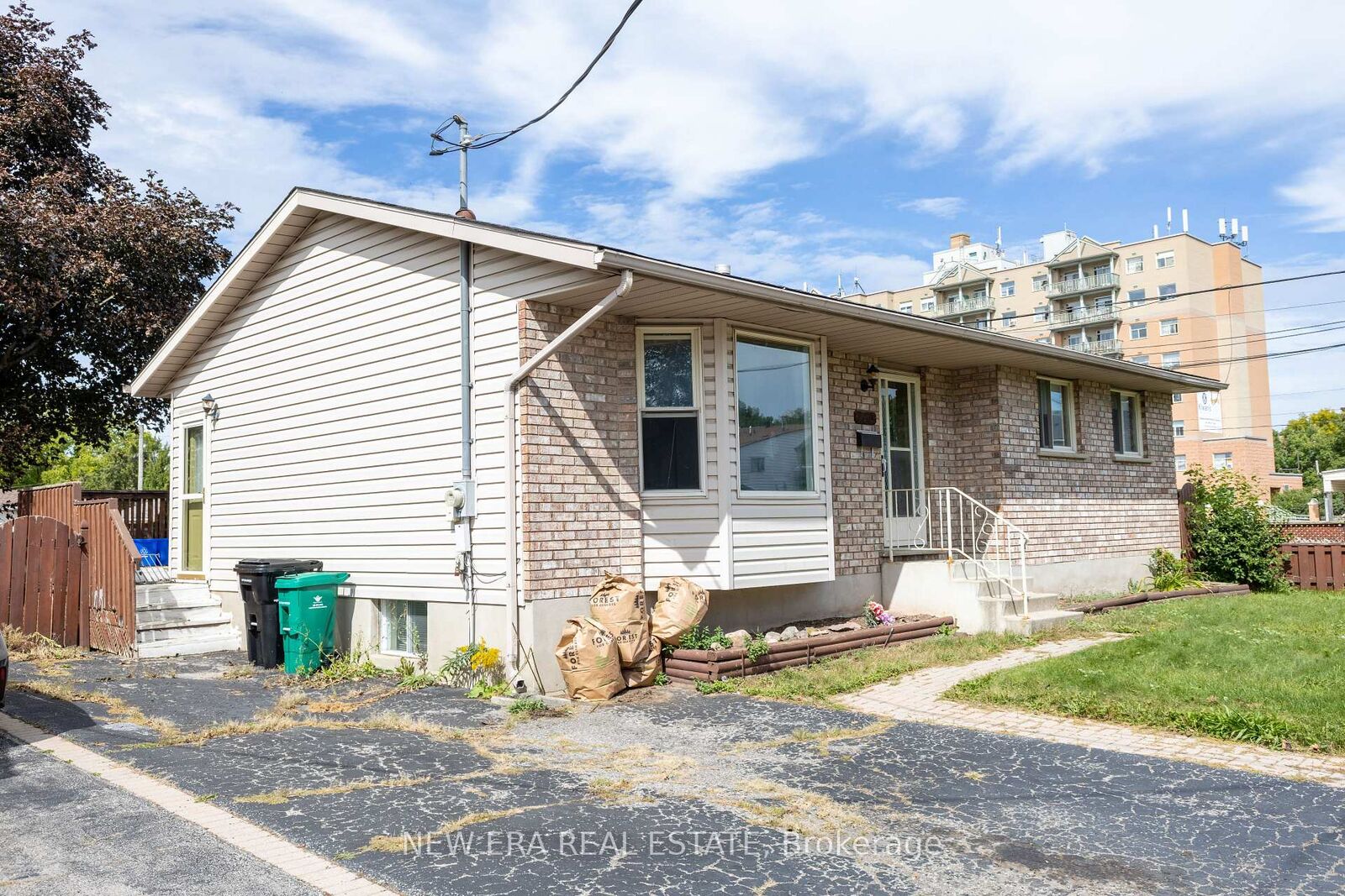 Property Photo:  120 Union Street S  ON N3H 2H1 