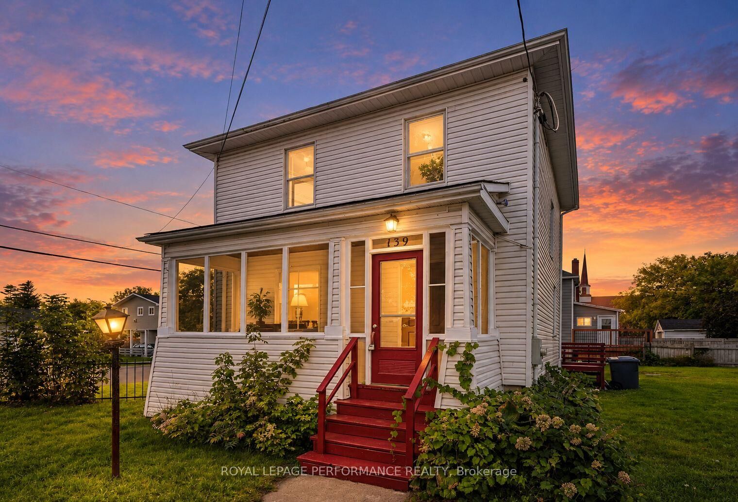 Property Photo:  139 8th Street W  ON K6J 2Z3 
