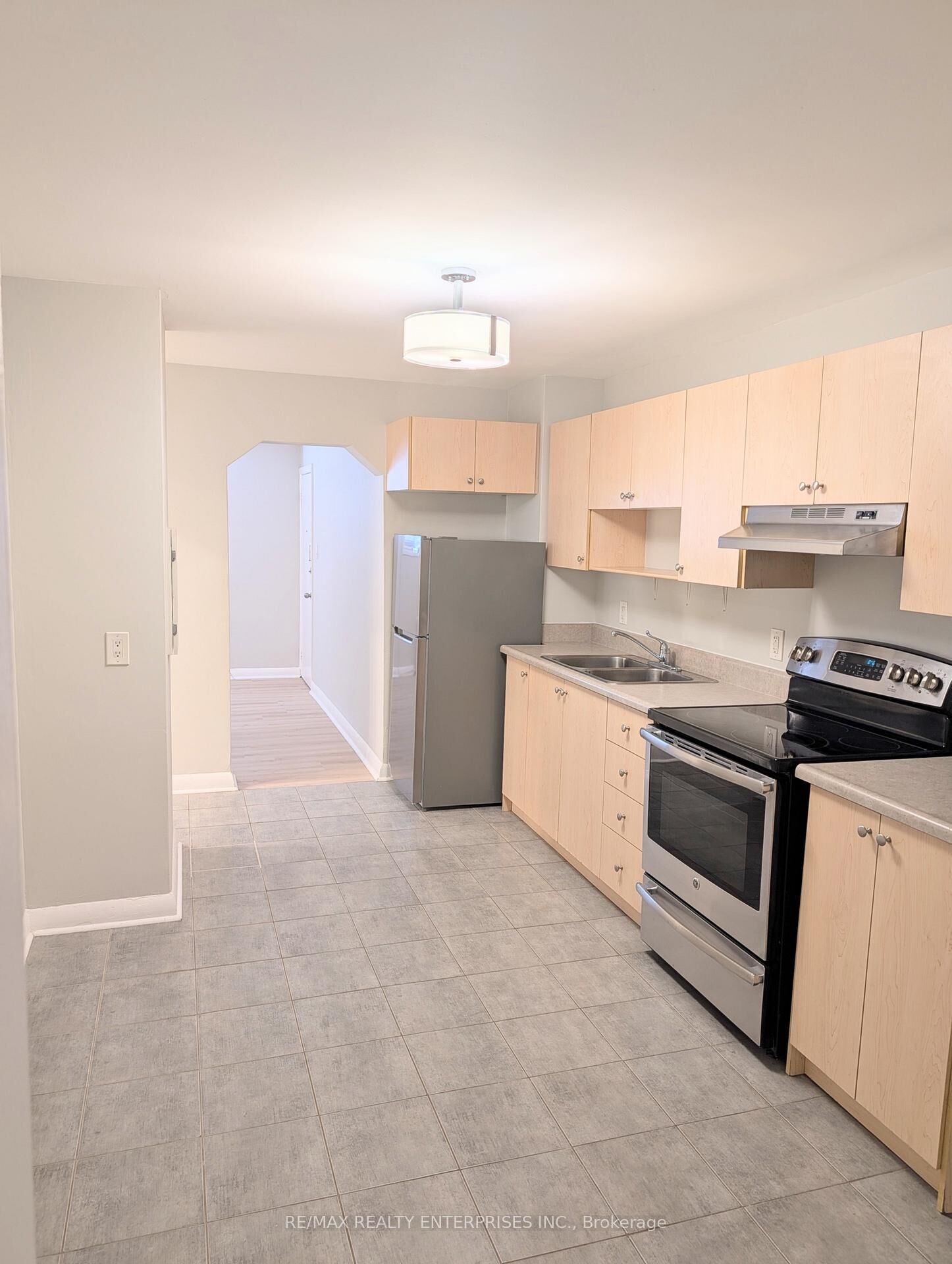 Property Photo:  22 Peter Street S Apt 1  ON L5H 2G2 
