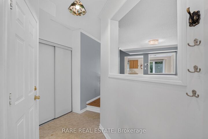 Photo de la propriété: 102 Hawthorne Crescent ON L4N 9Y9