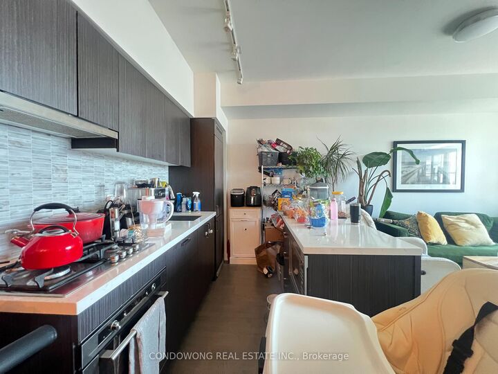 Photo de la propriété:  501 St Clair Avenue W 1108  ON M5P 0A2 