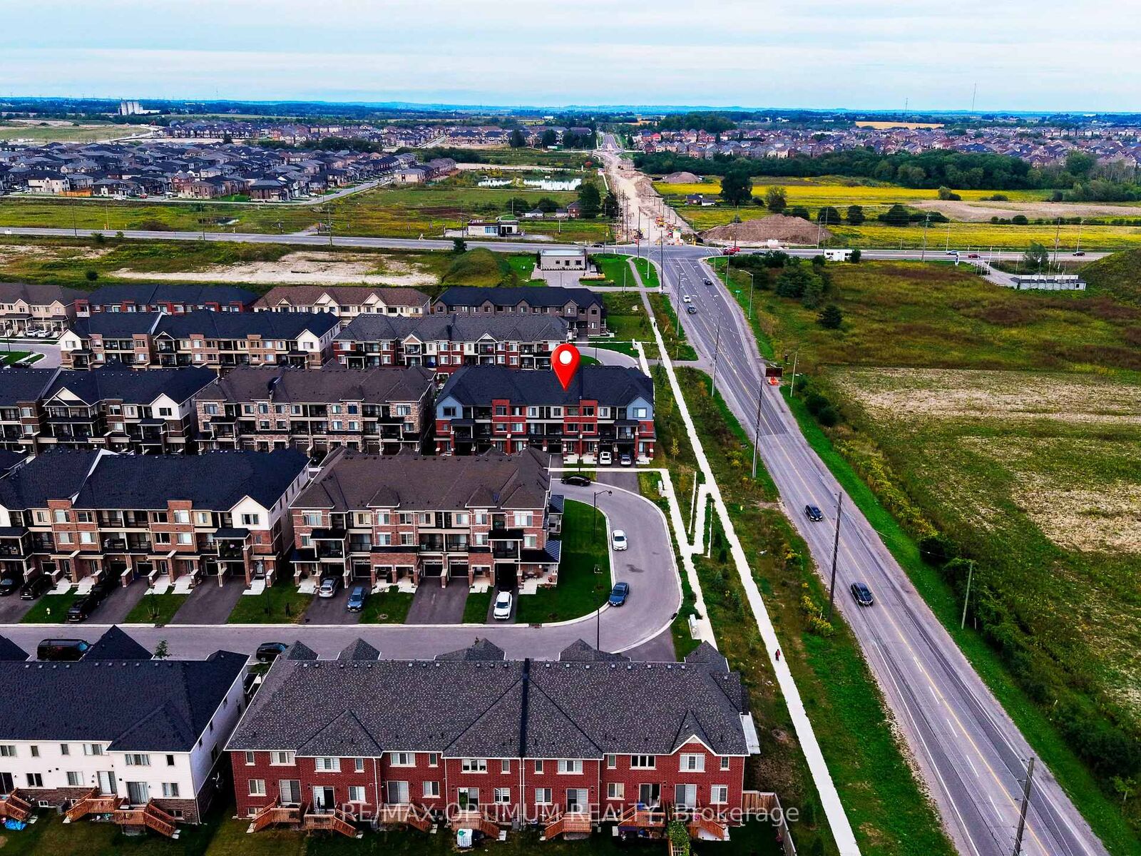 Photo de la propriété: 2004 Cameron Lott Crescent ON L1L 0S1
