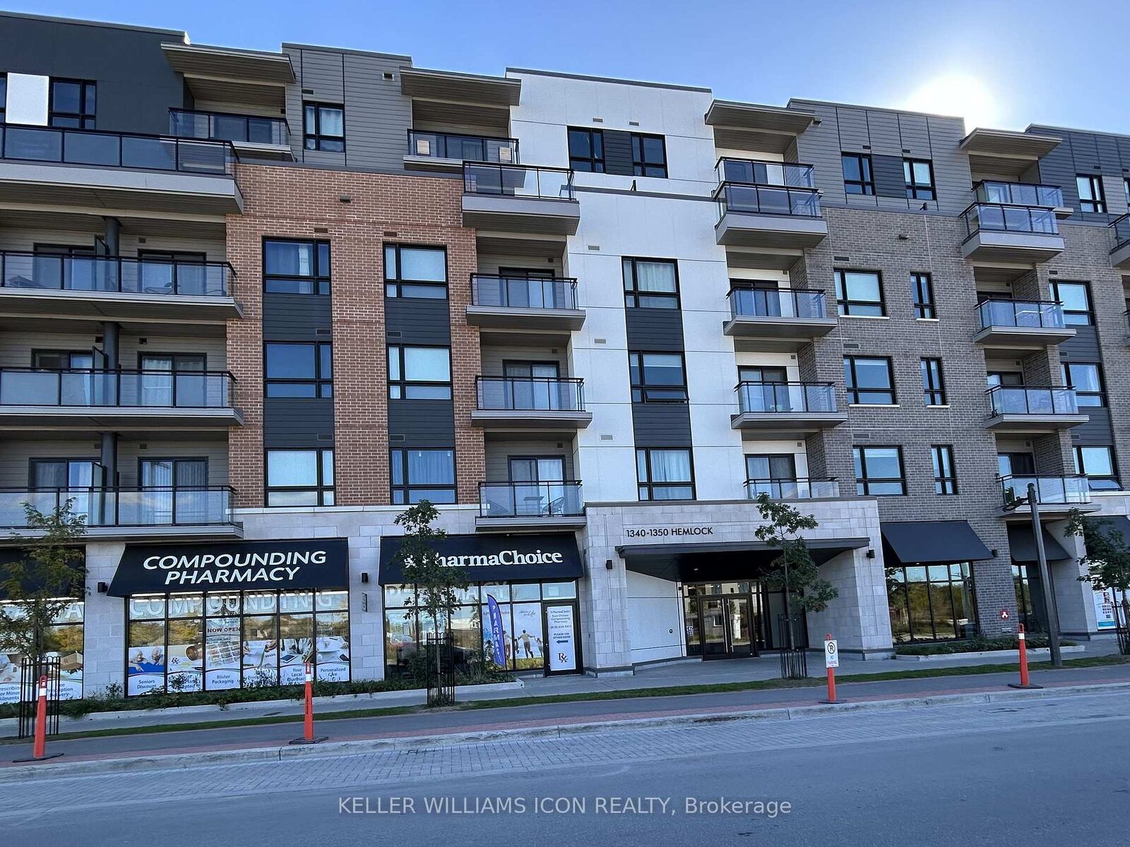 Property Photo:  1350 Hemlock Road 605  ON K1K 5C2 