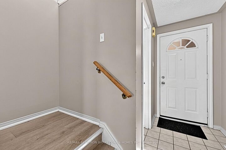 Property Photo:  43 Black Cherry Crescent  ON L4N 9L1 