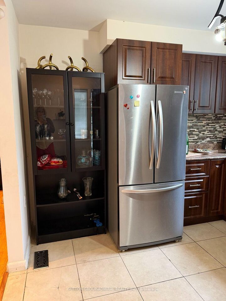 Property Photo:  237 Zelda Crescent  ON L4C 2Y7 